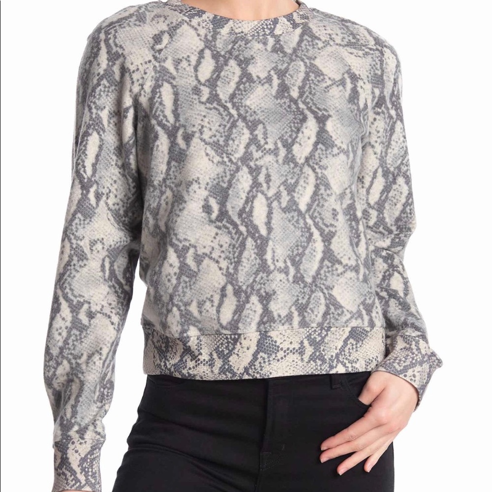 Women’s PAIGE SweatShirt Size Medium